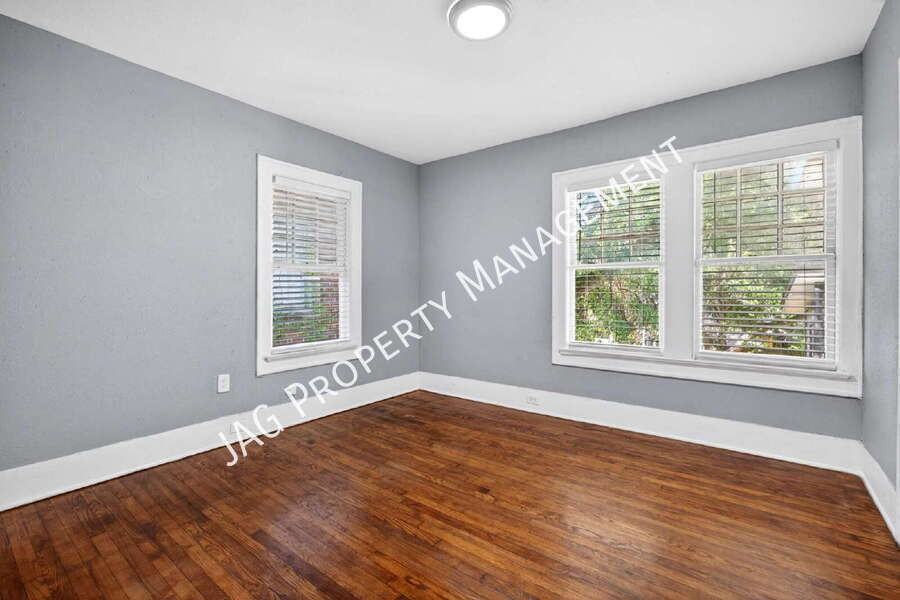 2512 Park St - Photo 4 of 24
