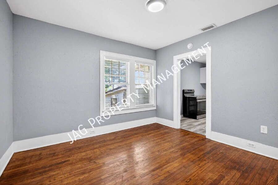 2512 Park St - Photo 5 of 24