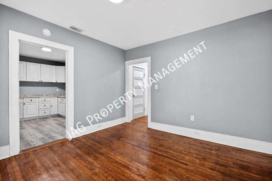 2512 Park St - Photo 6 of 24