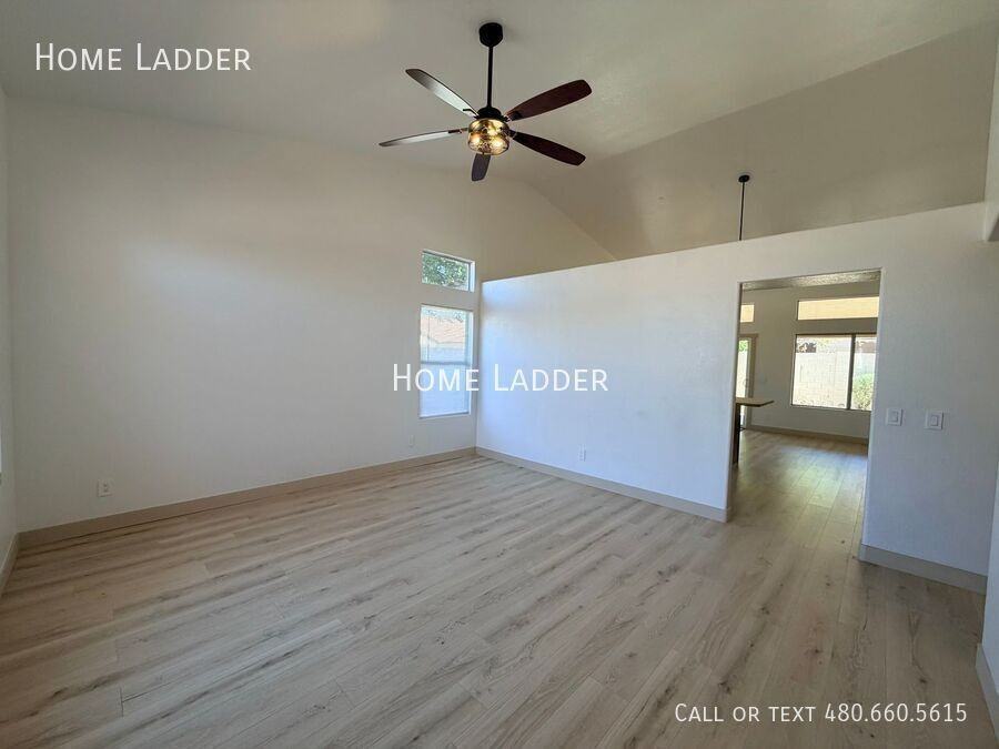 1336 E Tradewind Dr - Photo 2 of 20