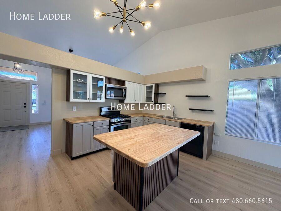 1336 E Tradewind Dr - Photo 4 of 20