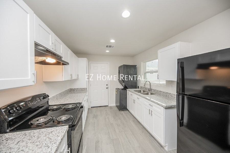 5042 Mallow St #B - Photo 4 of 14
