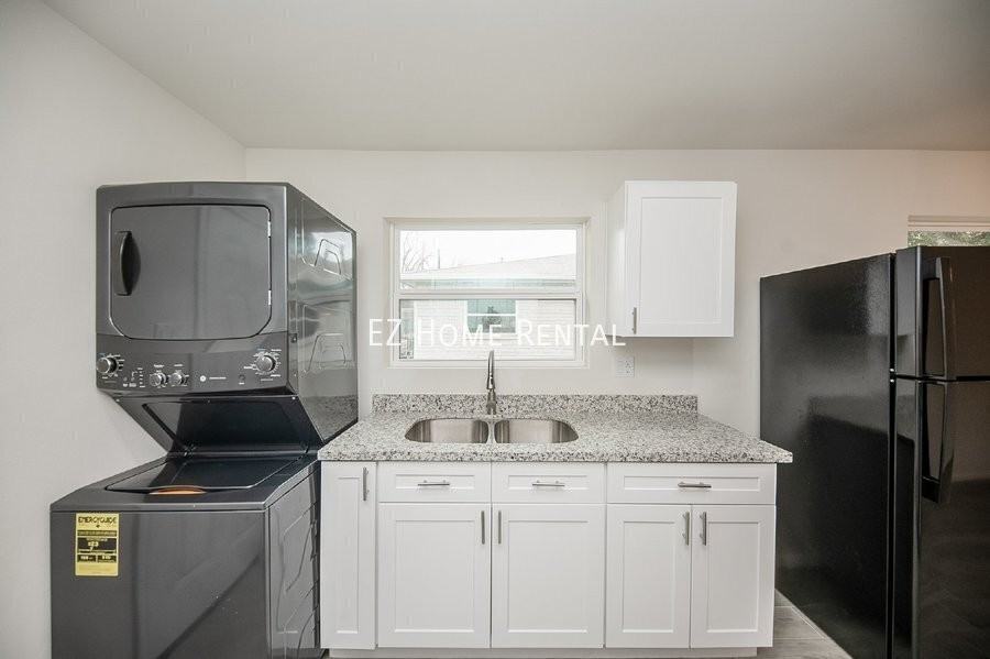 5042 Mallow St #B - Photo 5 of 14