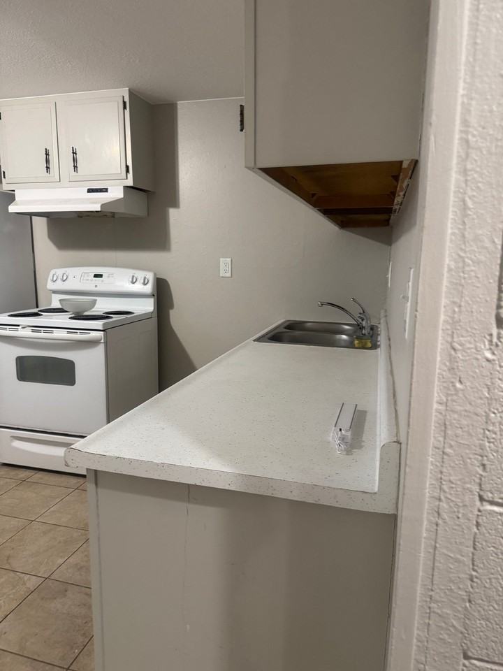 3950 Turnpike Dr #2 - Photo 3 of 8