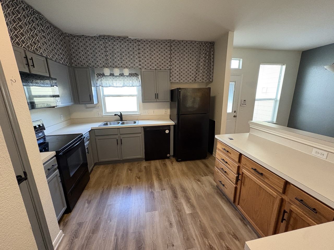 215 MichaelisUnit #1 - Photo 2 of 12