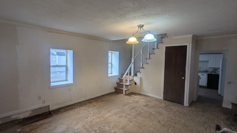 168 W Center St - Photo 3 of 8