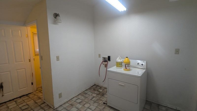 168 W Center St - Photo 7 of 8