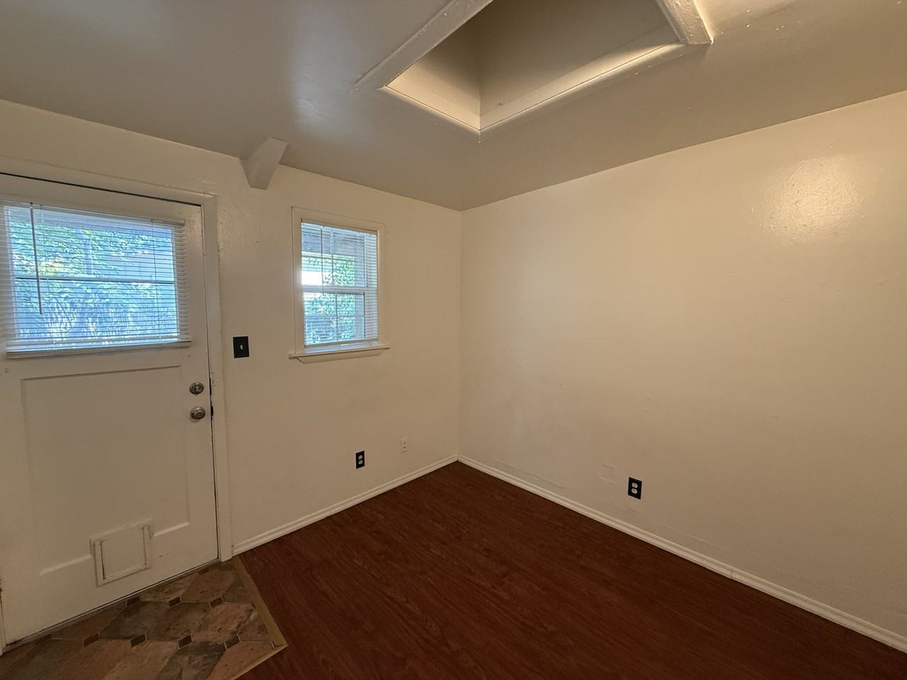 422 W 17th St #1 - Photo 5 of 8