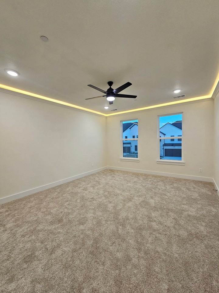 4443 Fatima Dr - Photo 4 of 16