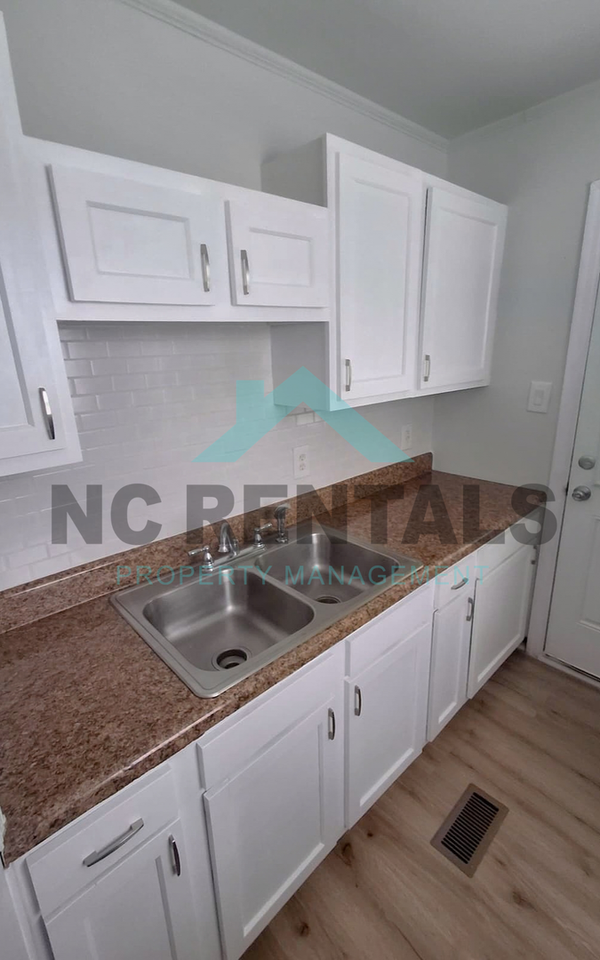 1323 Mayfair Ave - Photo 6 of 16