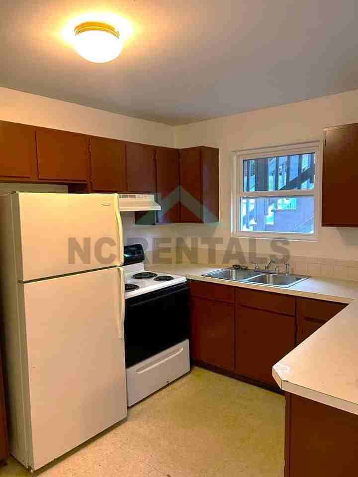 2559 Green Oaks Ct #B - Photo 5 of 17