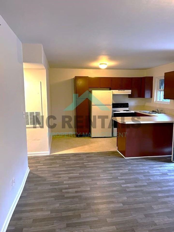 2559 Green Oaks Ct #B - Photo 6 of 17