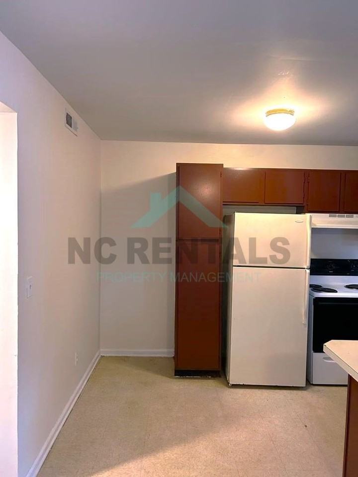 2559 Green Oaks Ct #B - Photo 7 of 17