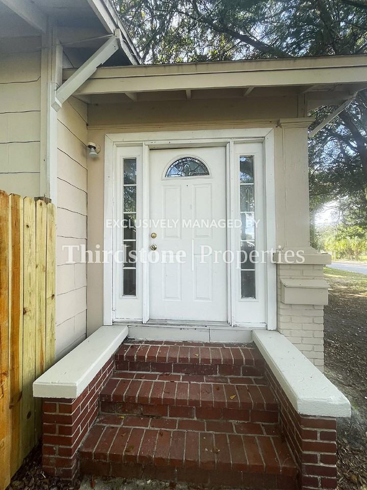 920 Alderside St - Photo 2 of 24
