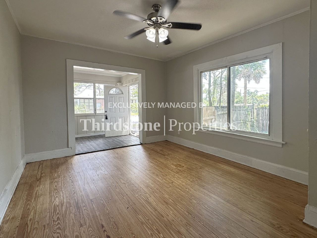920 Alderside St - Photo 3 of 24