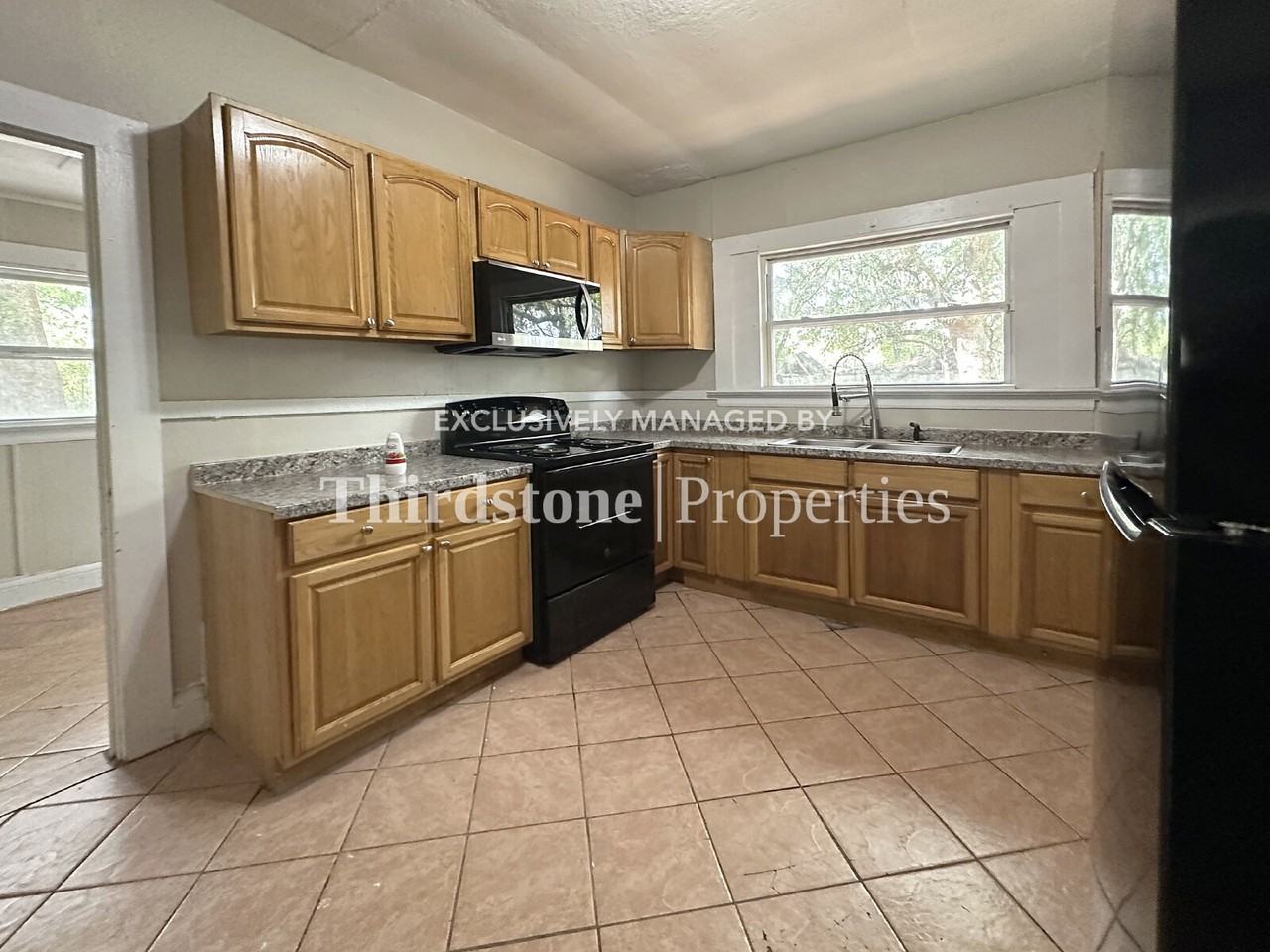 920 Alderside St - Photo 4 of 24
