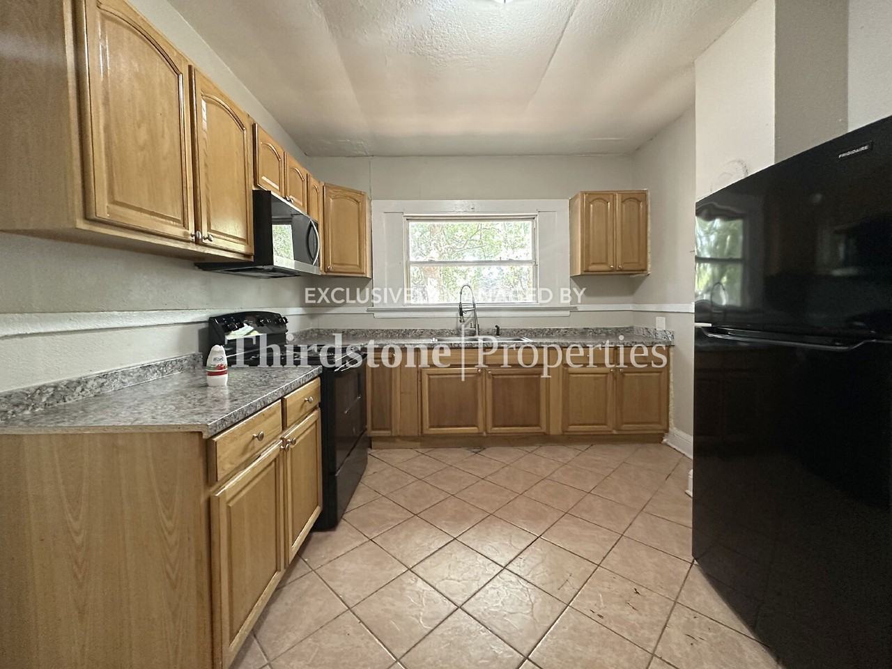 920 Alderside St - Photo 5 of 24