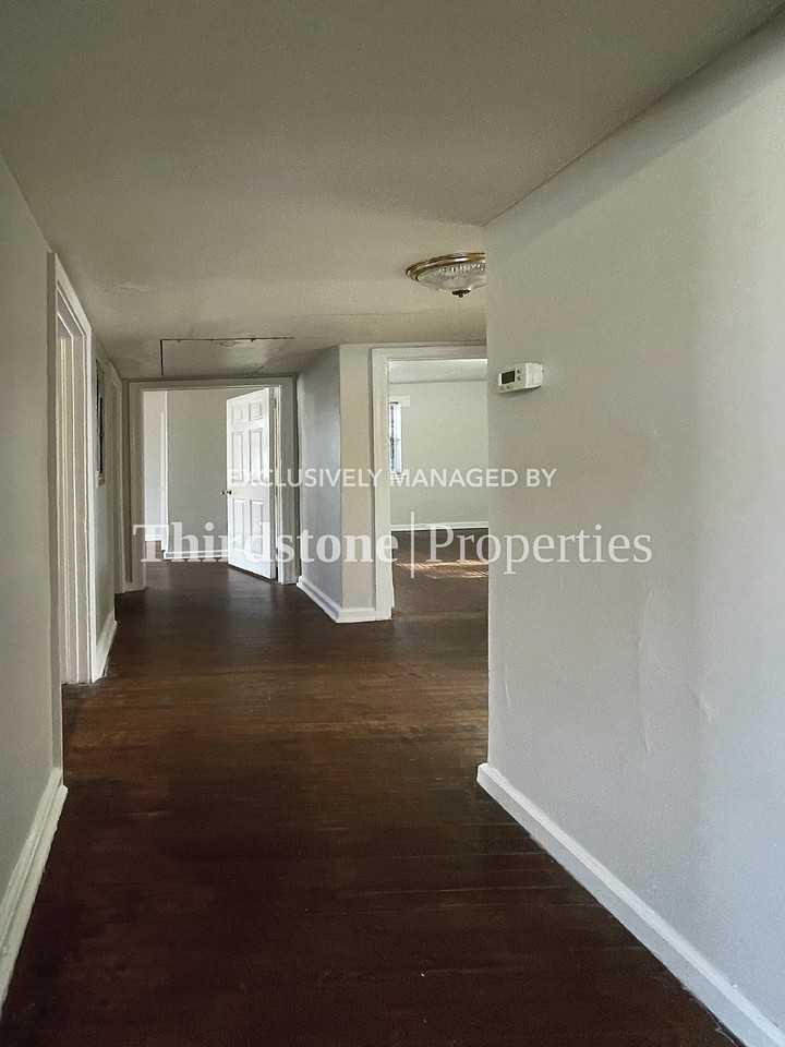 809 Mcduff Ave S #2 - Photo 4 of 19