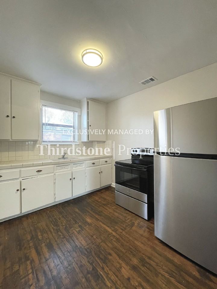 809 Mcduff Ave S #2 - Photo 5 of 19
