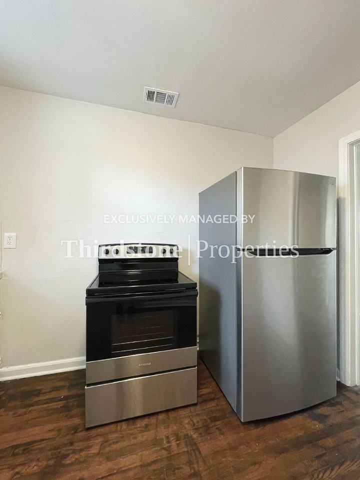 809 Mcduff Ave S #2 - Photo 6 of 19