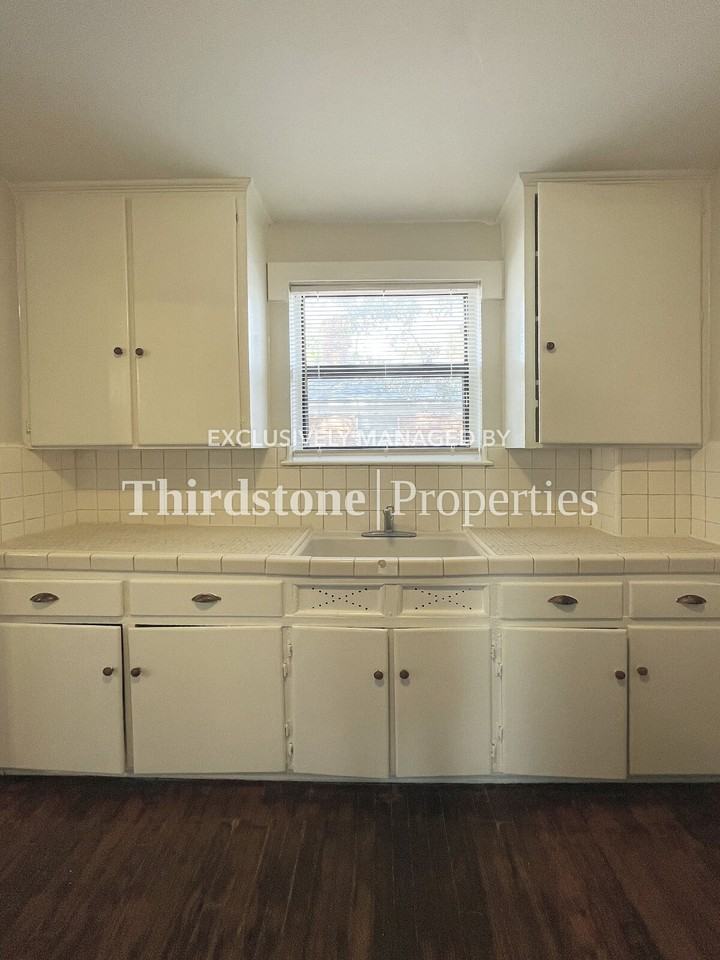 809 Mcduff Ave S #2 - Photo 7 of 19