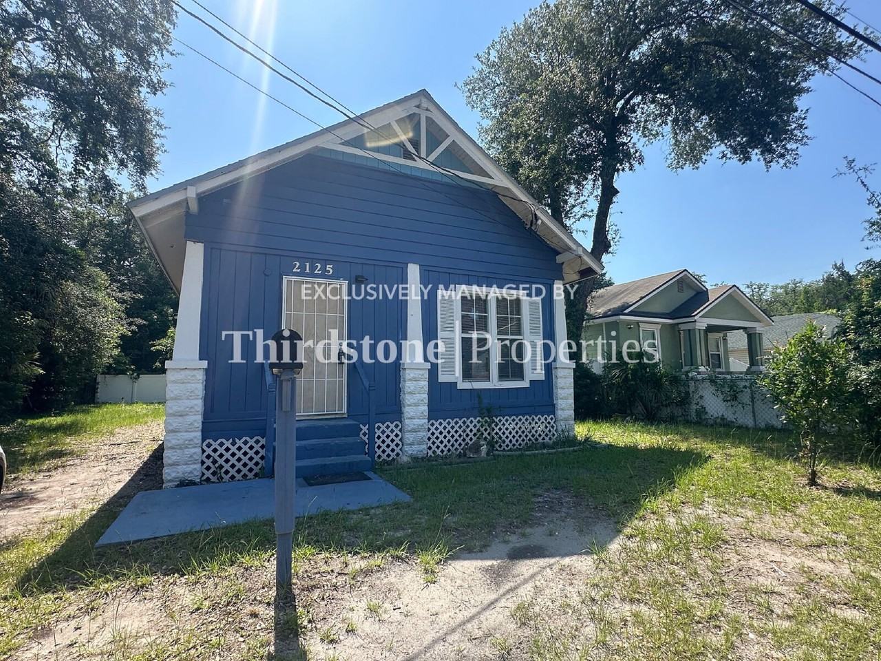 2125 Lambert St - Photo 2 of 18