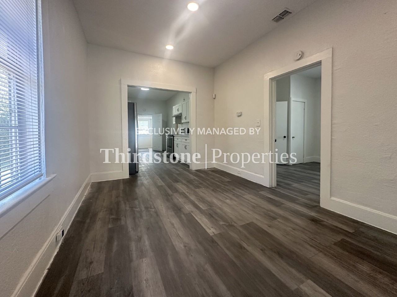2125 Lambert St - Photo 4 of 18