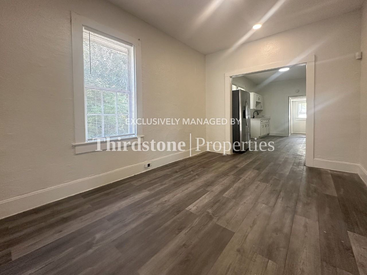 2125 Lambert St - Photo 5 of 18