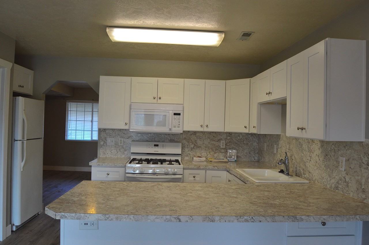 1527 Talon Dr - Photo 2 of 10