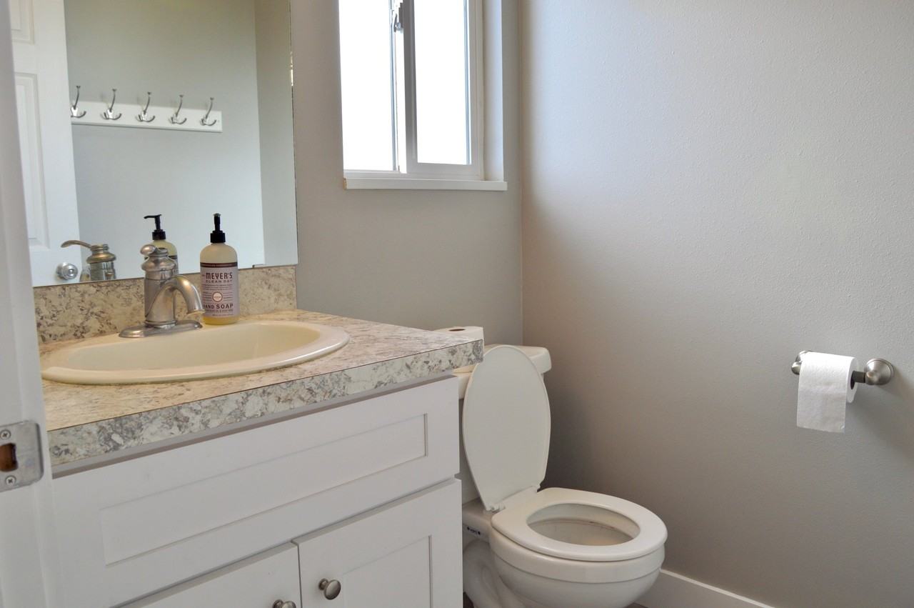 1527 Talon Dr - Photo 4 of 10