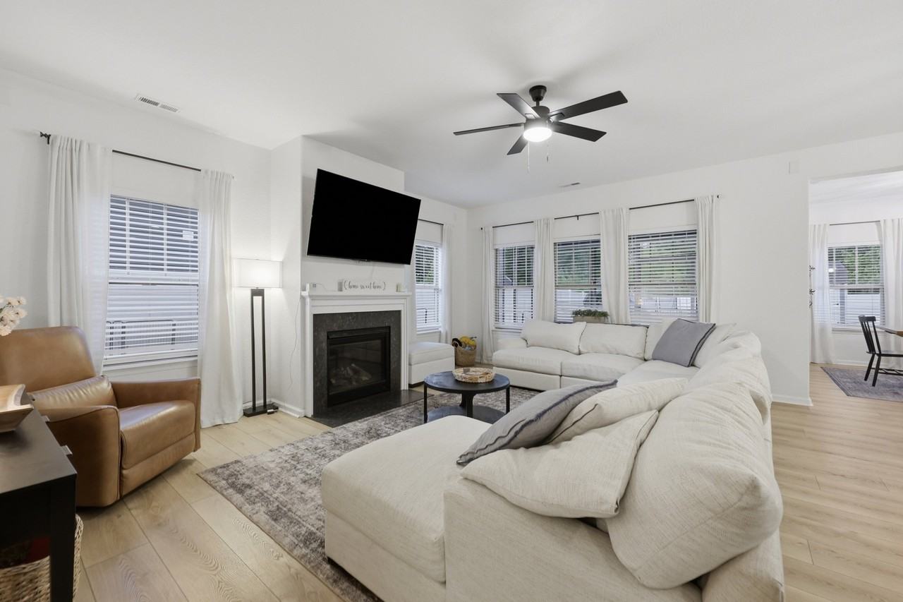 202 Shady Oaks Way - Photo 4 of 20