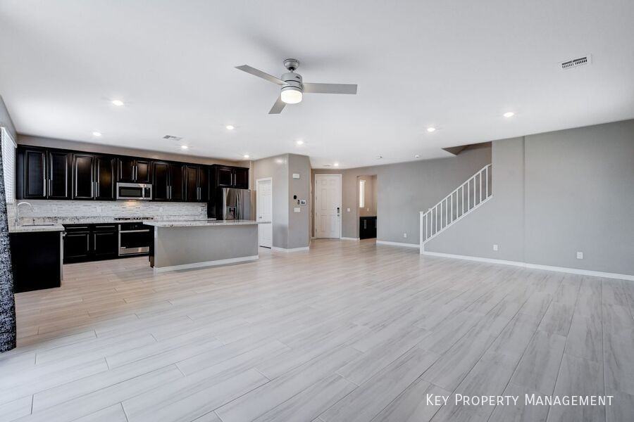10818 Lost Ark Ave - Photo 2 of 21