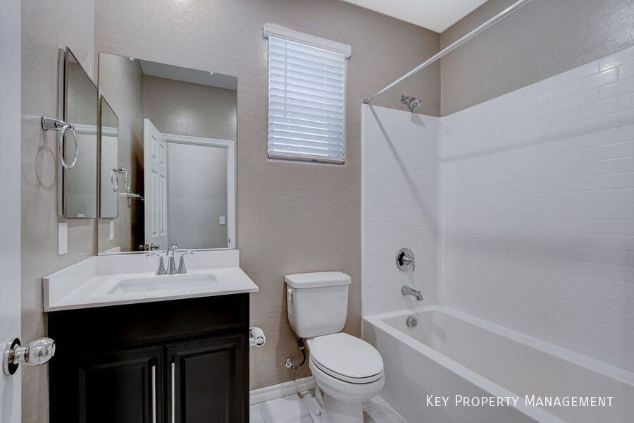 10818 Lost Ark Ave - Photo 5 of 21