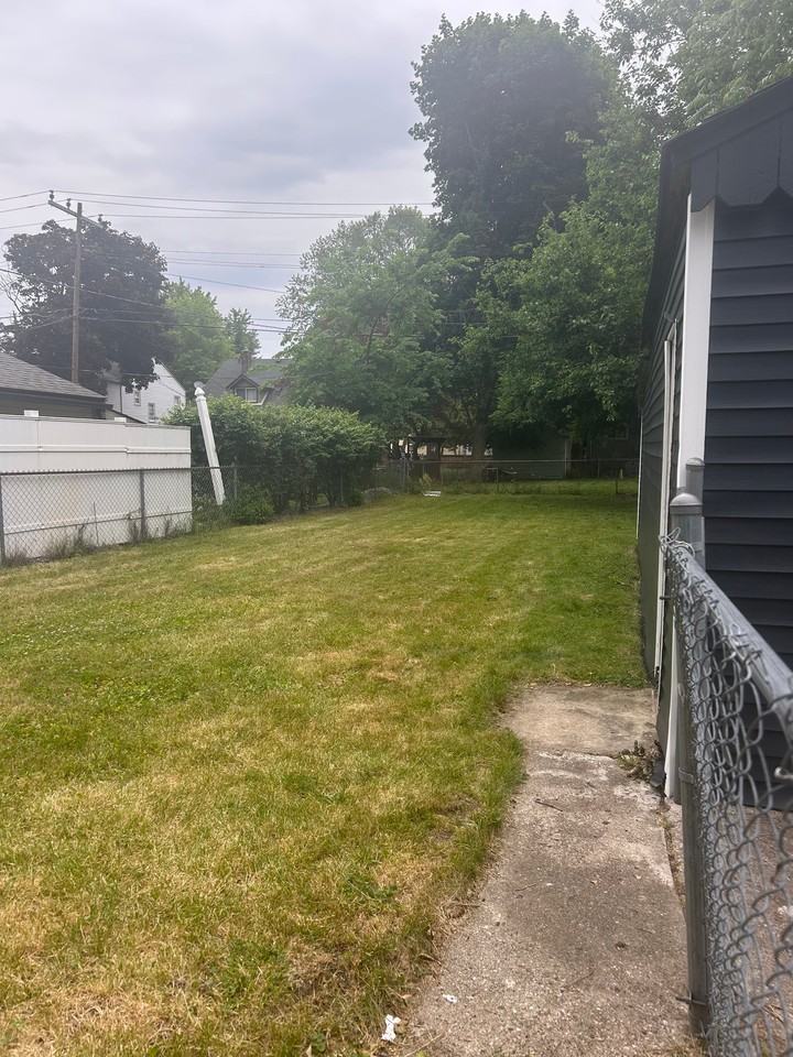 20932 Colwell St - Photo 3 of 3