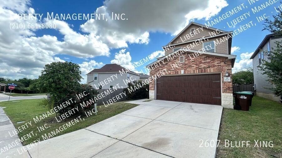 2607 Bluff Xing - Photo 2 of 40