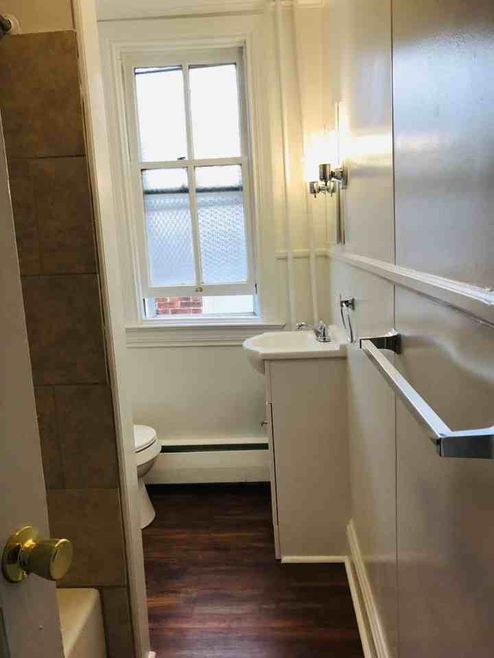 643 W Princess St #2 - Photo 5 of 8