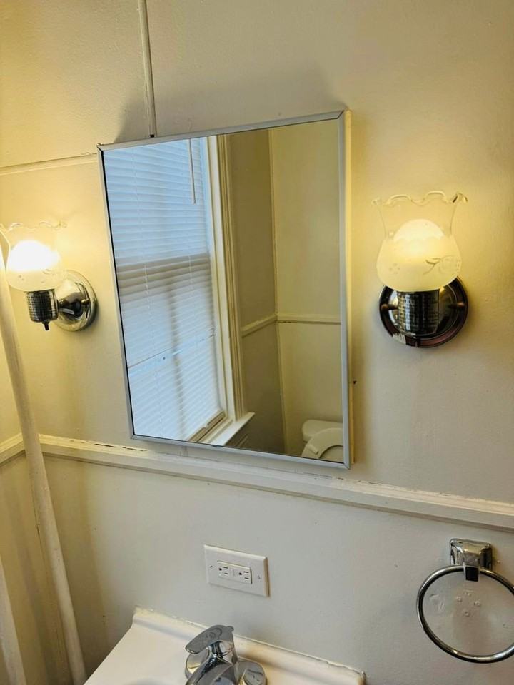 643 W Princess St #2 - Photo 6 of 8