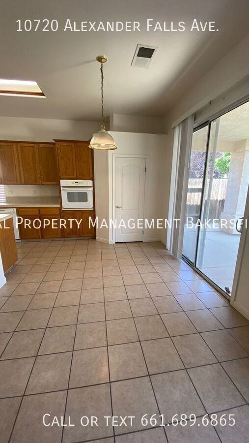 10720 Alexander Falls Ave - Photo 4 of 26