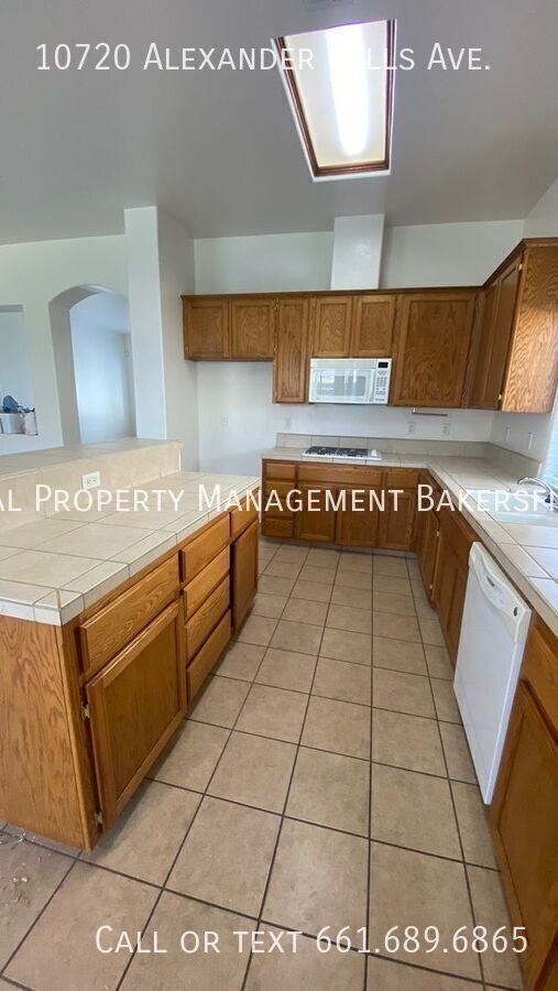 10720 Alexander Falls Ave - Photo 5 of 26
