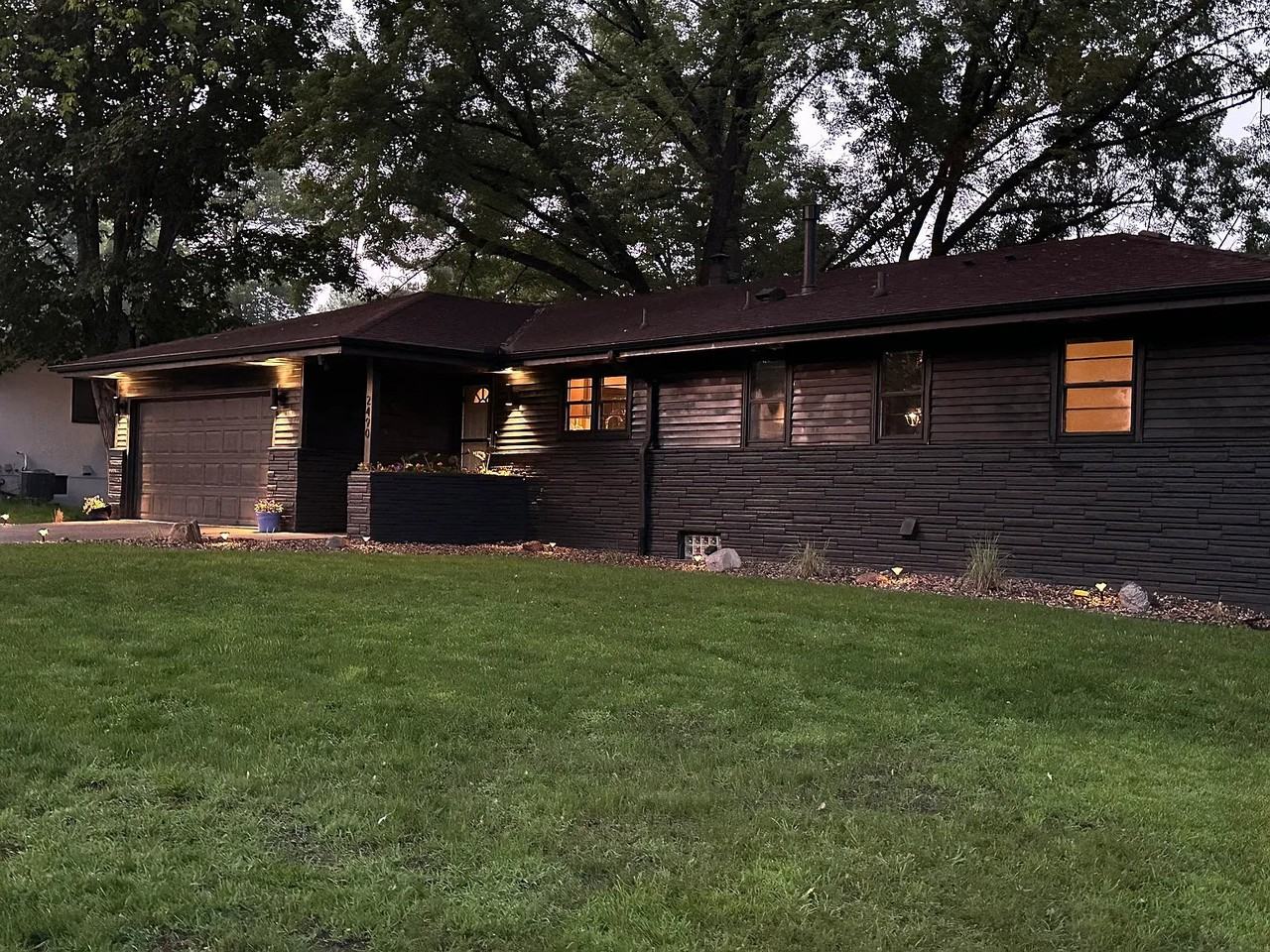 2490 Quail Ave N - Photo 2 of 20