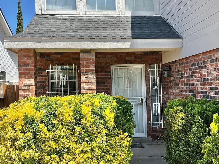 8015 Argyle Ave Ne - Photo 2 of 18