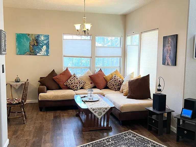 8015 Argyle Ave Ne - Photo 4 of 18