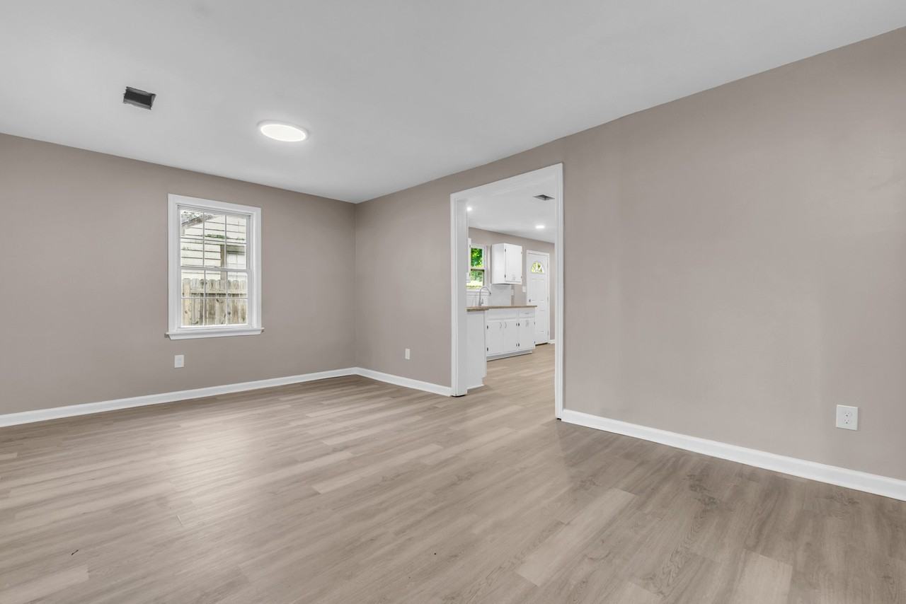 1577 S Highland St - Photo 5 of 13