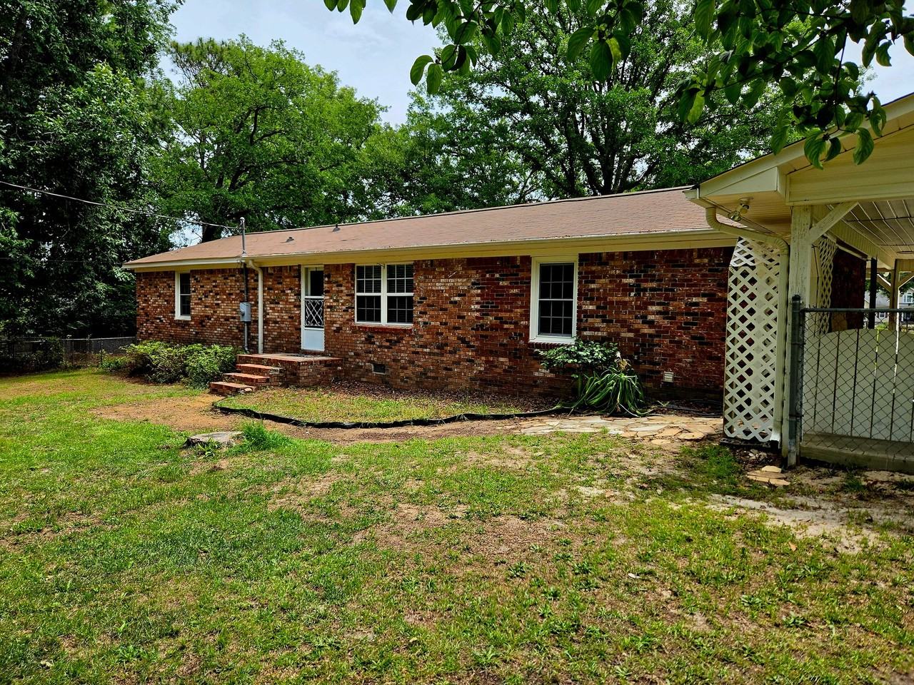 1227 Pond Dr - Photo 2 of 5