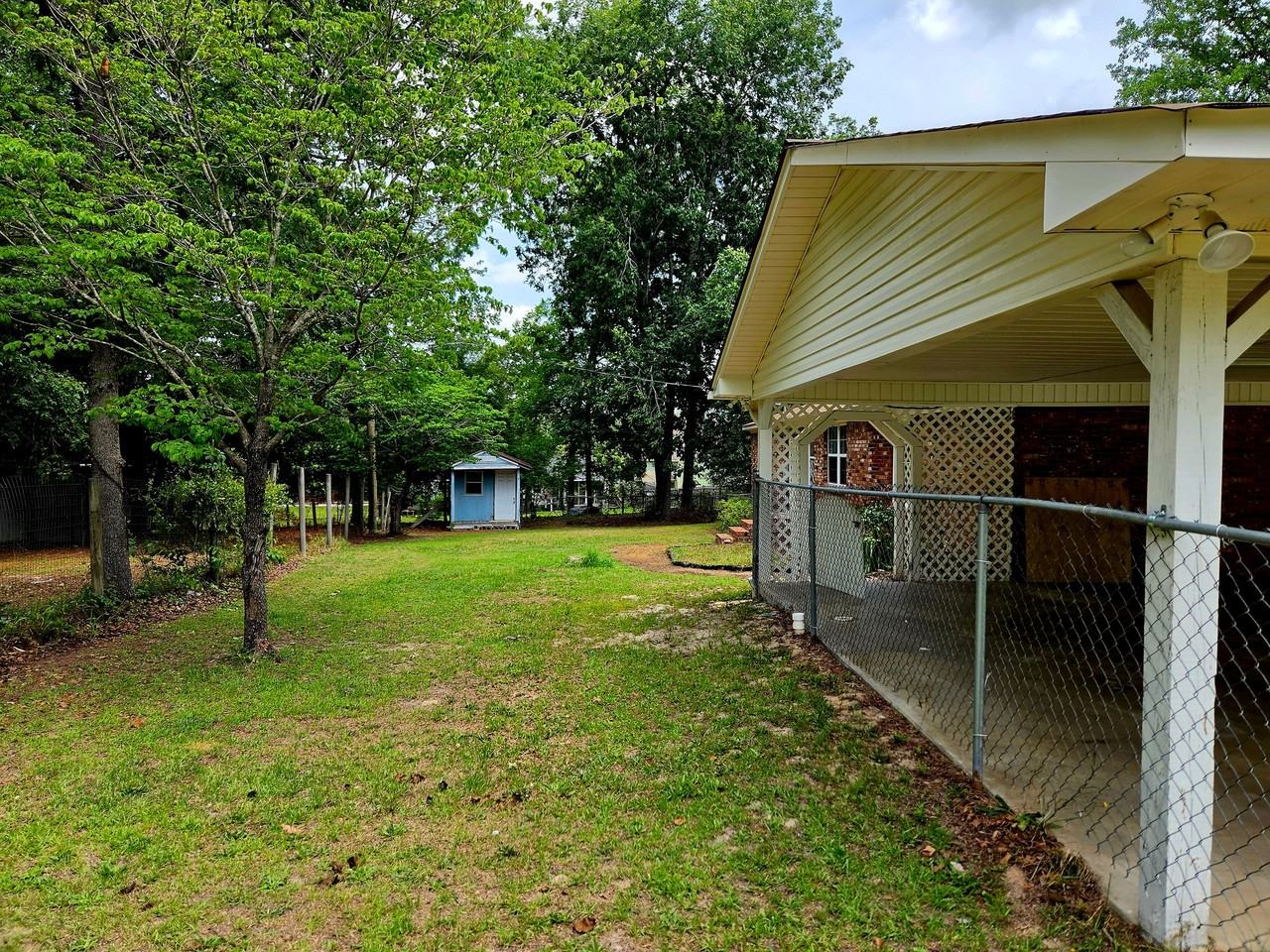 1227 Pond Dr - Photo 3 of 5