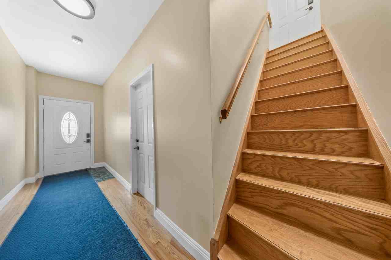 211 New York Ave #2 - Photo 4 of 20