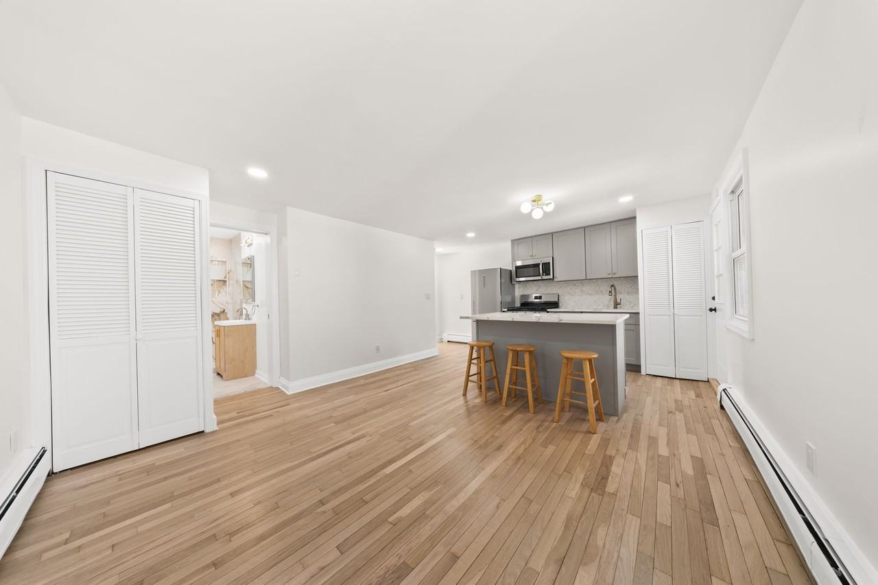 211 New York Ave #2 - Photo 6 of 20