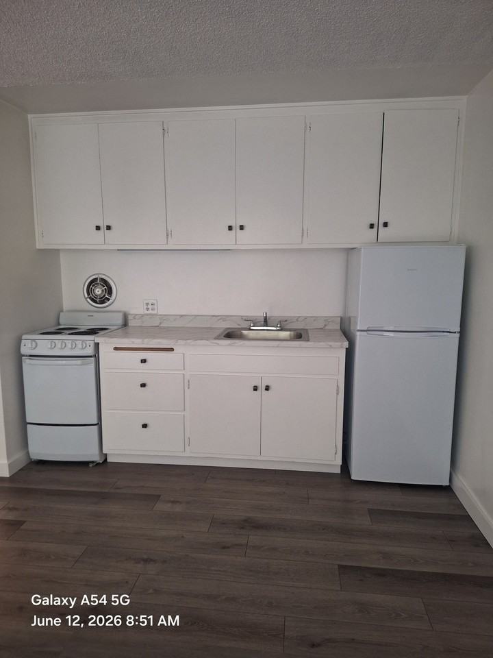 609 De La Vina St #9 - Photo 5 of 12