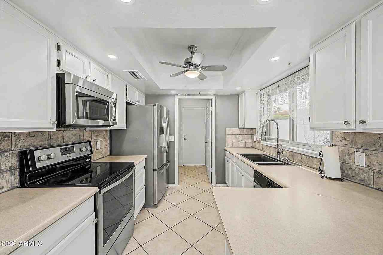 9808 W Behrend Dr - Photo 2 of 18
