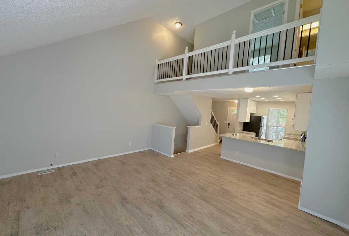 1255 Lvanhoe Cir - Photo 3 of 8